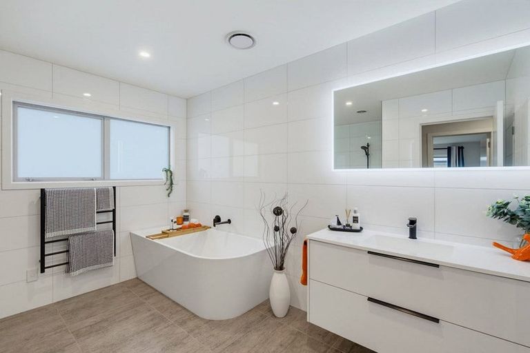 Photo of property in 18 Petrel Close, Paraparaumu Beach, Paraparaumu, 5032
