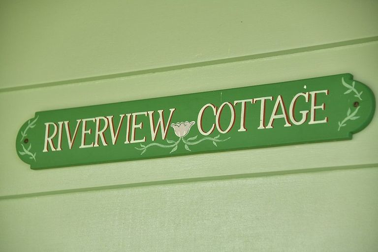 Photo of property in 2 St James Avenue, Helensville, 0800