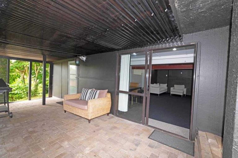 Photo of property in 5b Tirimoana Road, Te Atatu South, Auckland, 0602