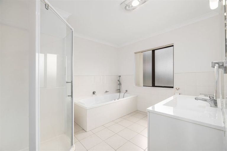 Photo of property in 76 San Valentino Drive, Henderson, Auckland, 0612