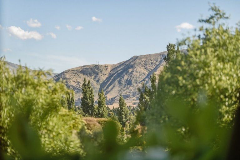 Photo of property in 3 Atherton Place, Wanaka, 9305