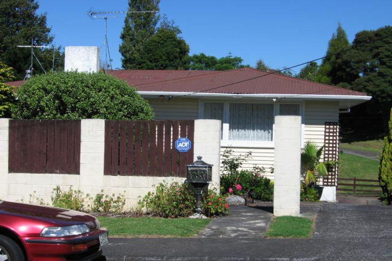 Photo of property in 35 Cron Avenue, Te Atatu South, Auckland, 0610