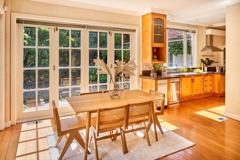 Photo of property in 2 Dillon Street, Lowry Bay, Lower Hutt, 5013