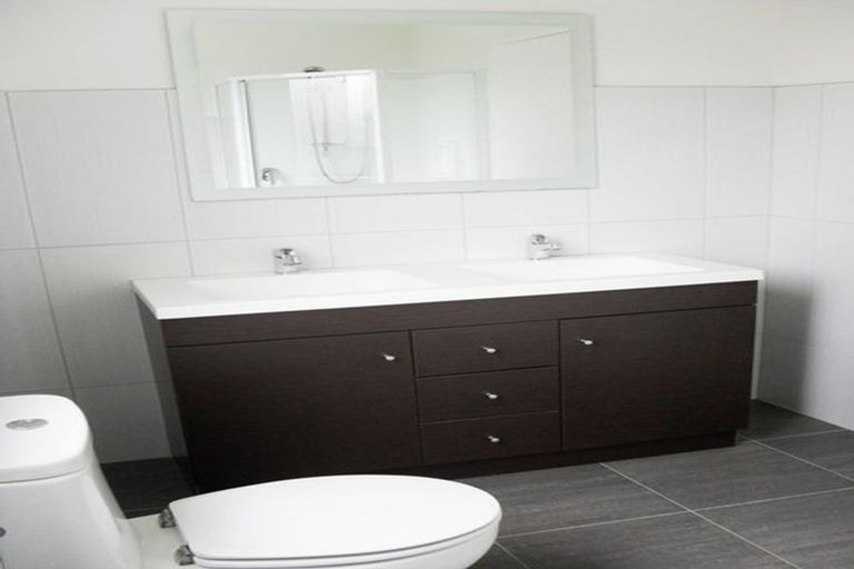 Photo of property in 10 Norma Avenue, Te Atatu South, Auckland, 0610