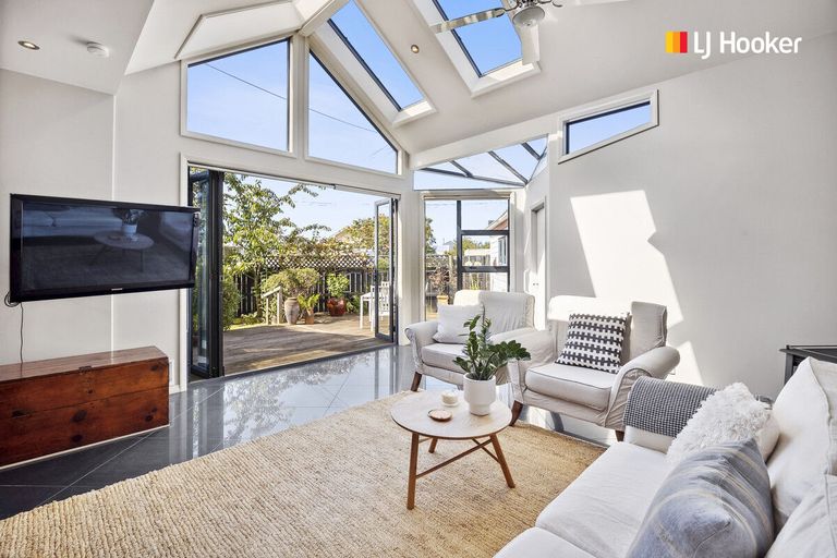 Photo of property in 85 Hargest Crescent, Saint Clair, Dunedin, 9012