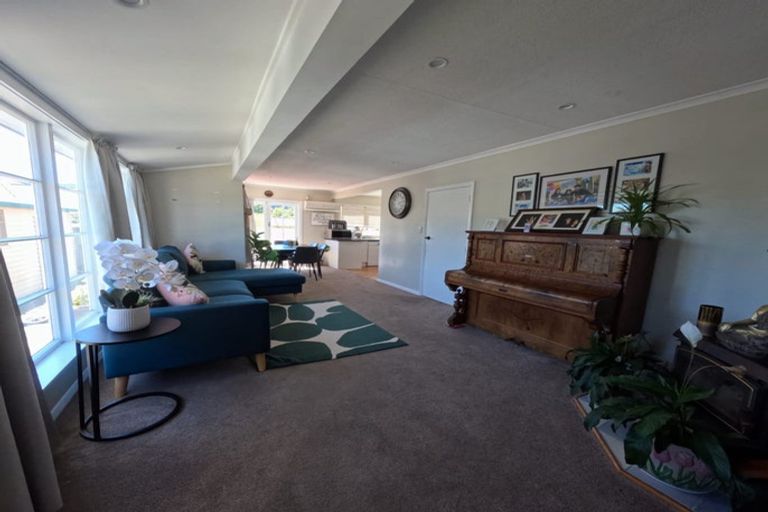 Photo of property in 51a Fraser Crescent, Elderslea, Upper Hutt, 5018