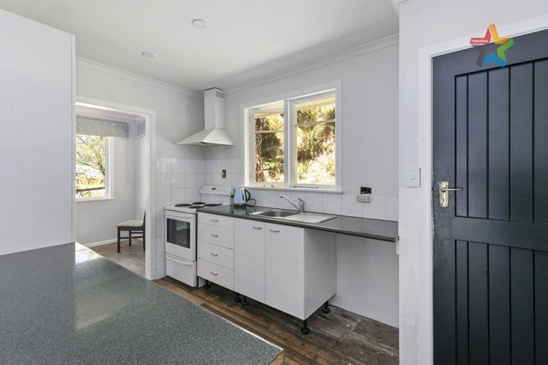 Photo of property in 21 Shackleton Grove, Stokes Valley, Lower Hutt, 5019