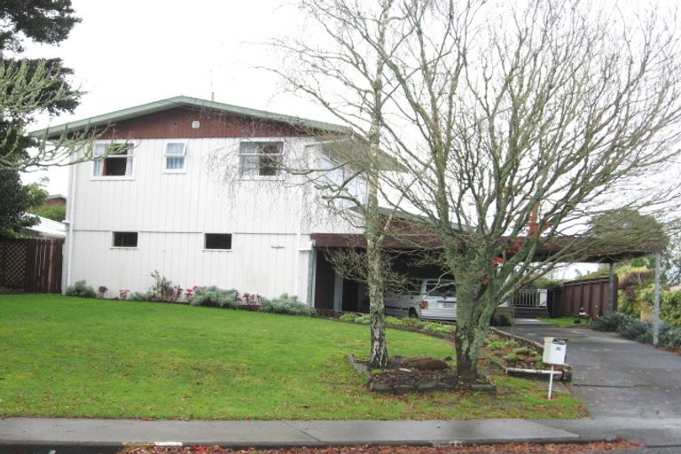 Photo of property in 16 Hillcrest Grove, Hillpark, Auckland, 2102
