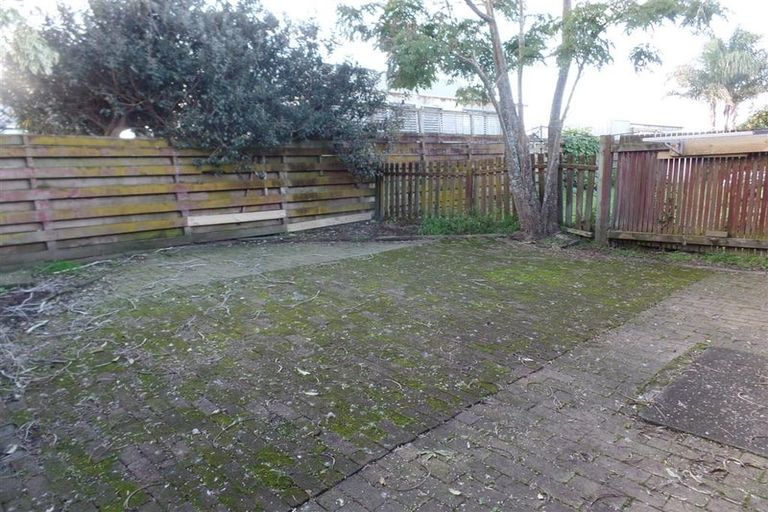 Photo of property in 2/67a Kenderdine Road, Papatoetoe, Auckland, 2025