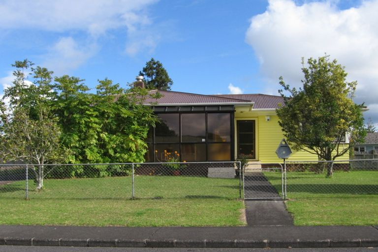 Photo of property in 24 Montmere Avenue, Te Atatu Peninsula, Auckland, 0610