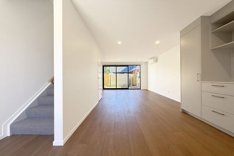 Photo of property in 2/51 Yeovil Road, Te Atatu Peninsula, Auckland, 0610