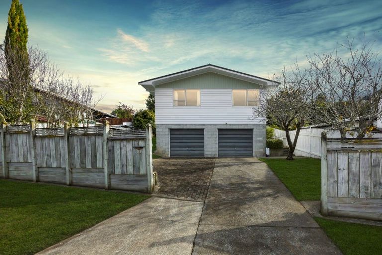 Photo of property in 55 Norana Road, Timberlea, Upper Hutt, 5018