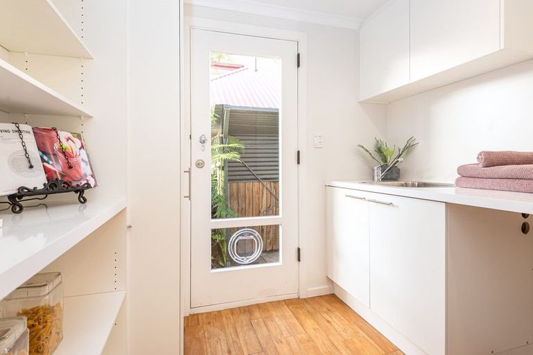 Photo of property in 221 Weston Road, St Albans, Christchurch, 8052