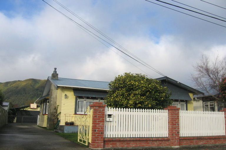 Photo of property in 5 Moana Grove, Waiwhetu, Lower Hutt, 5010