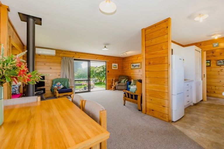 Photo of property in 6 Oratia Street, Waikanae Beach, Waikanae, 5036