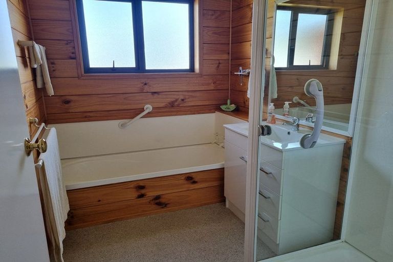 Photo of property in 104 Waller Street, Murchison, 7007