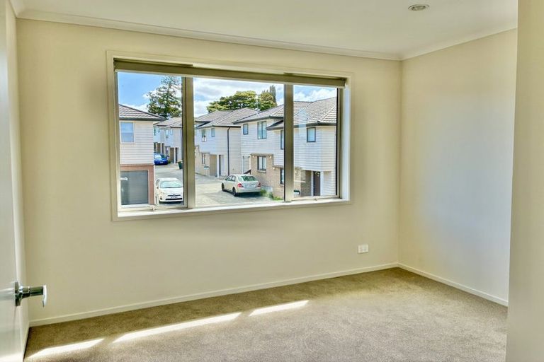 Photo of property in 18 Akeake Lane, Manurewa, Auckland, 2102