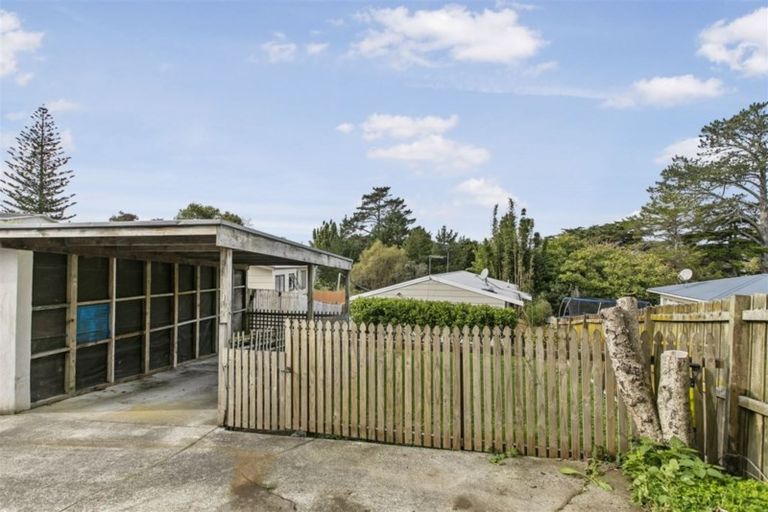 Photo of property in 1/95 Hobsonville Road, West Harbour, Auckland, 0618