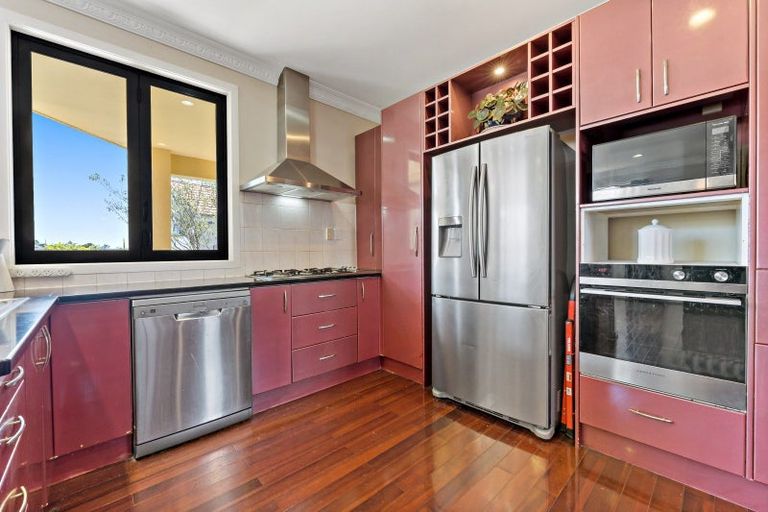 Photo of property in 11 Mackwell Road, Fairview Heights, Auckland, 0632