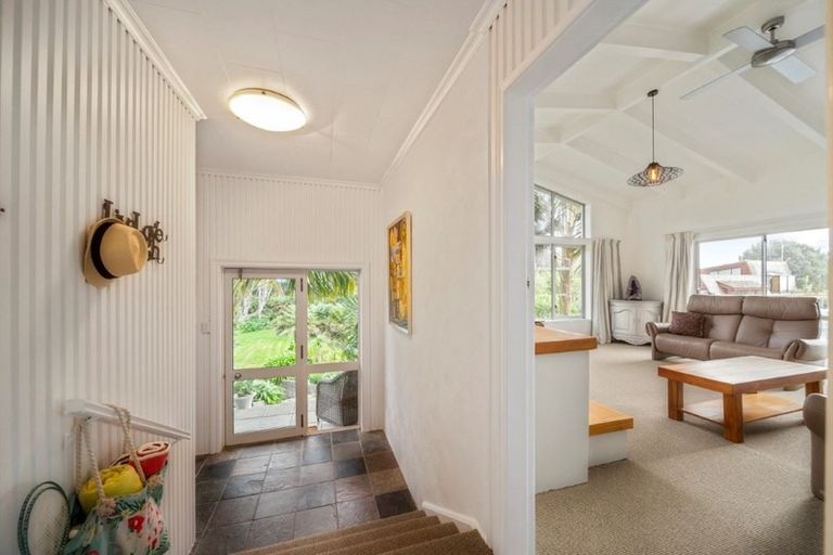 Photo of property in 7 Mcfarlane Street, Oakura, 4314