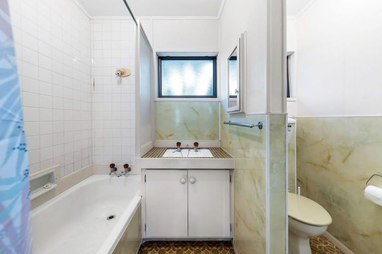 Photo of property in 2/35 Ti Nana Crescent, Henderson, Auckland, 0610