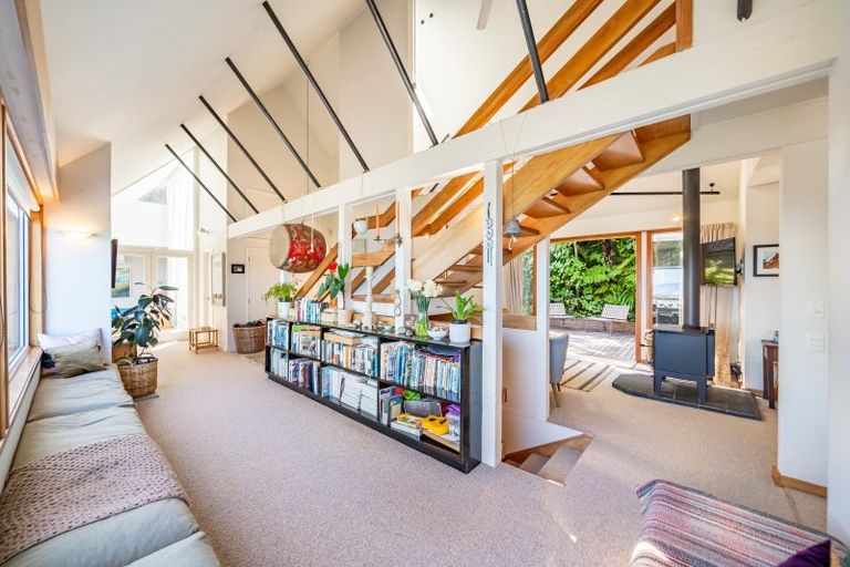 Photo of property in 28 Ngaumatau Road, Point Howard, Lower Hutt, 5013