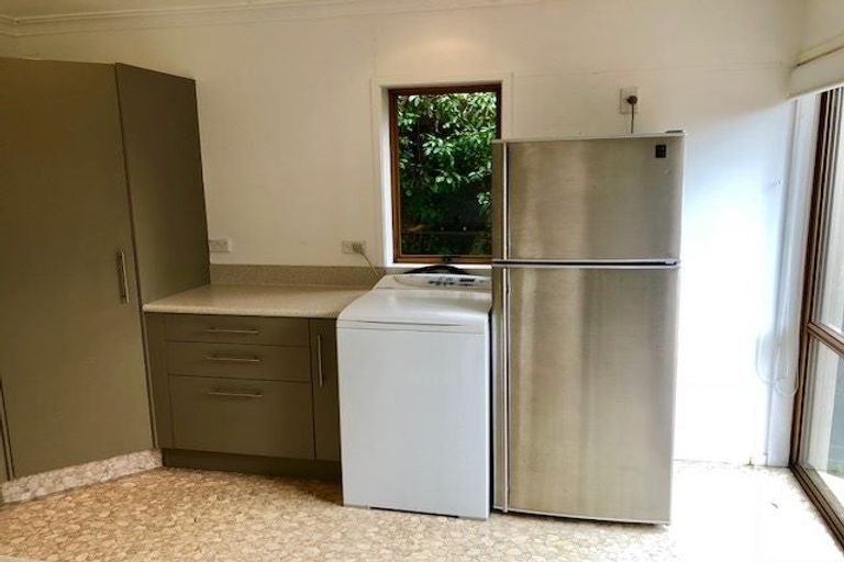 Photo of property in 2/32 Merani Street, Narrow Neck, Auckland, 0622