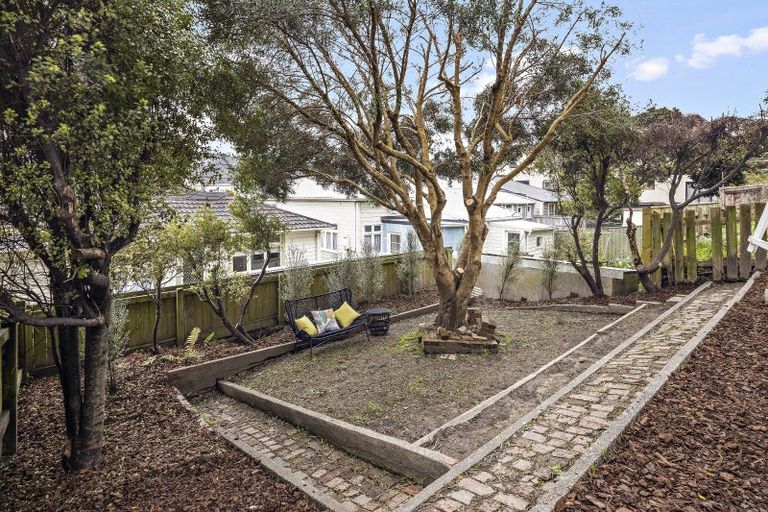 Photo of property in 20 Kenwyn Terrace, Newtown, Wellington, 6021