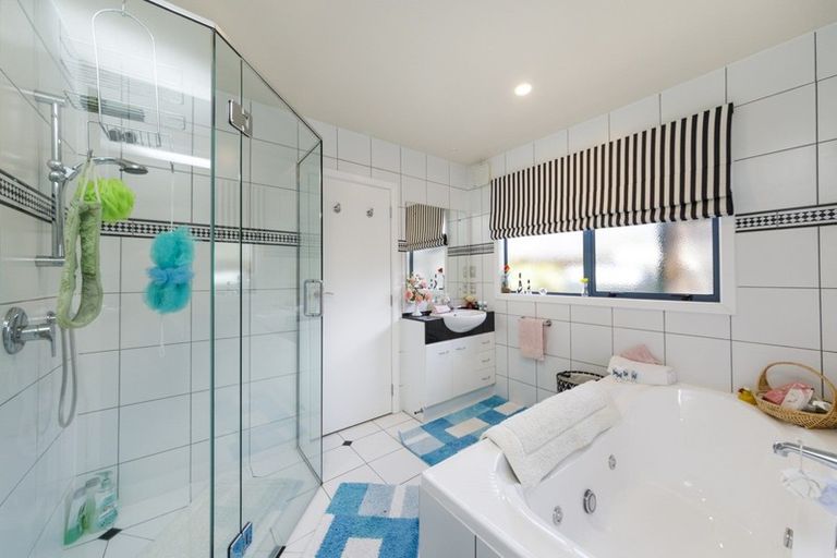 Photo of property in 64 Royal Oak Drive, Kelvin Grove, Palmerston North, 4414