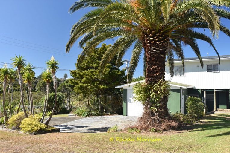 Photo of property in 1 Sandy Beach Road, Tinopai, 0593