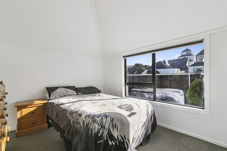 Photo of property in 118 Akaroa Drive, Maupuia, Wellington, 6022