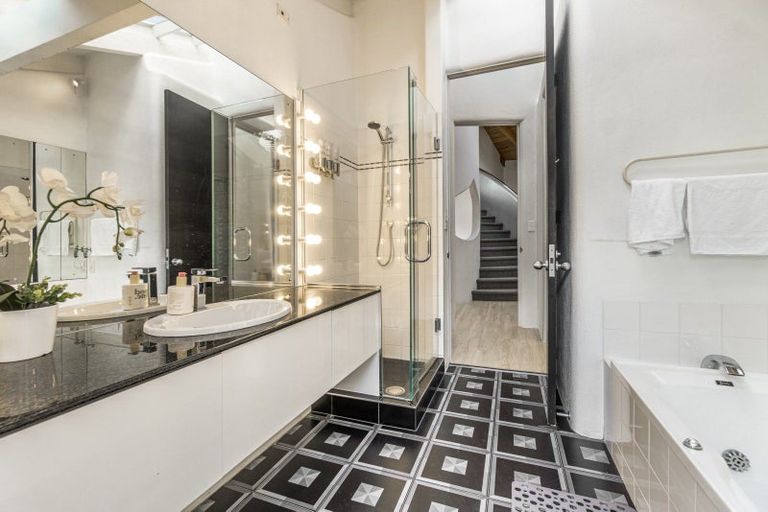 Photo of property in 105 Aeroview Drive, Beach Haven, Auckland, 0626