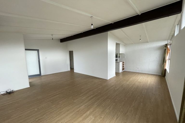 Photo of property in 1 Hewlett Road, Massey, Auckland, 0614