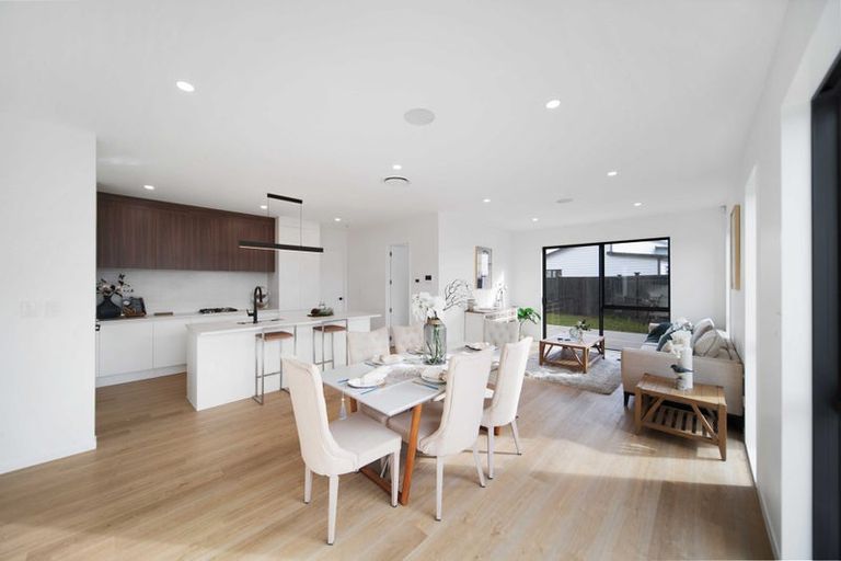 Photo of property in 9 Korowhiti Road, Clarks Beach, 2122