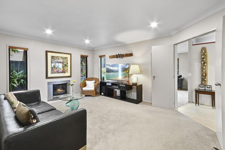 Photo of property in 12 Phoenicia Court, The Gardens, Auckland, 2105