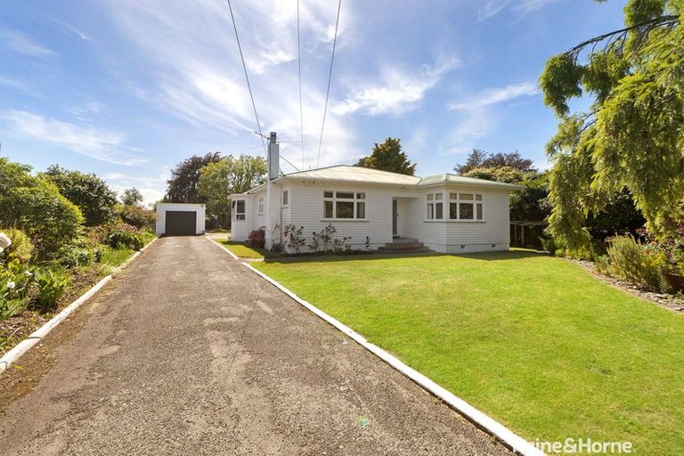 Photo of property in 19 Oxford Street, Martinborough, 5711