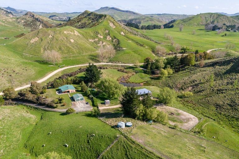 Photo of property in 222 Mackenzie Road, Kahuranaki, Havelock North, 4295