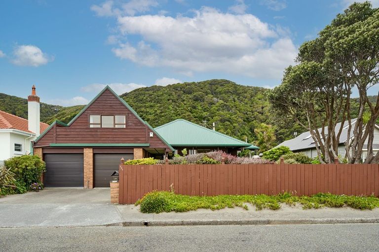 Photo of property in 259 Marine Parade, Eastbourne, Lower Hutt, 5013