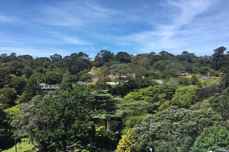 Photo of property in 83 Garden Road, Northland, Wellington, 6012