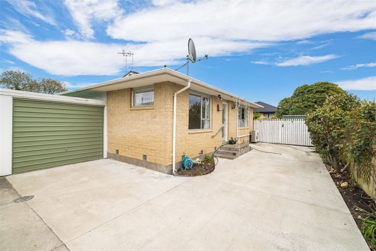 Photo of property in 2/35 Oldwood Street, Bishopdale, Christchurch, 8053