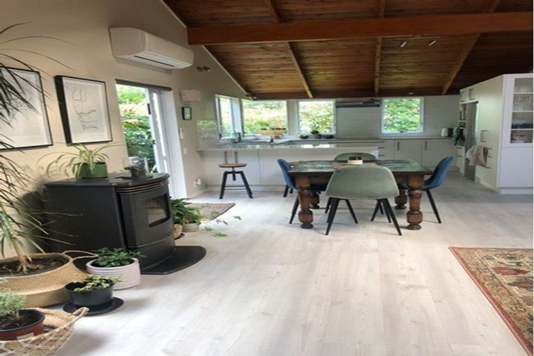 Photo of property in 2/52 Fowler Street, Northcote, Auckland, 0627