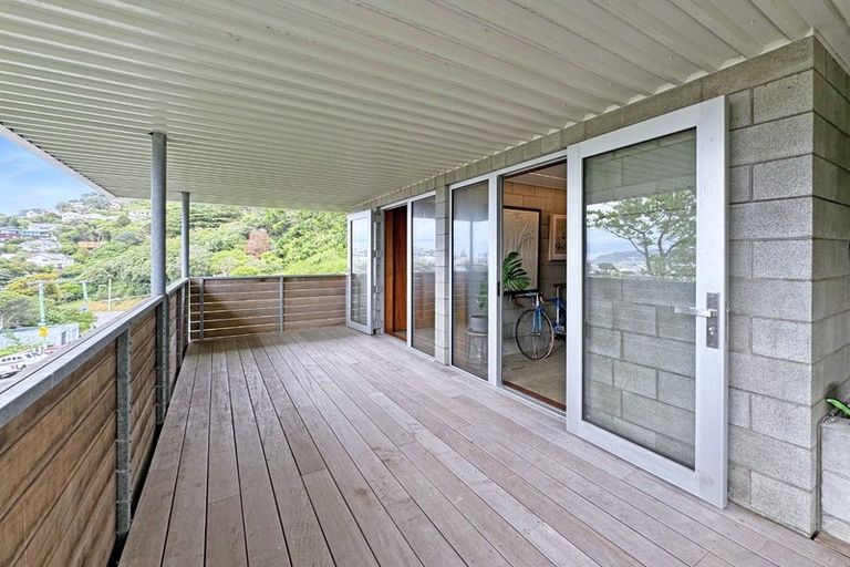 Photo of property in 6 Crawford Road, Kilbirnie, Wellington, 6022