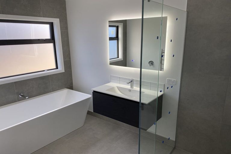 Photo of property in 14 Annie Aranui Drive, Poraiti, 4182