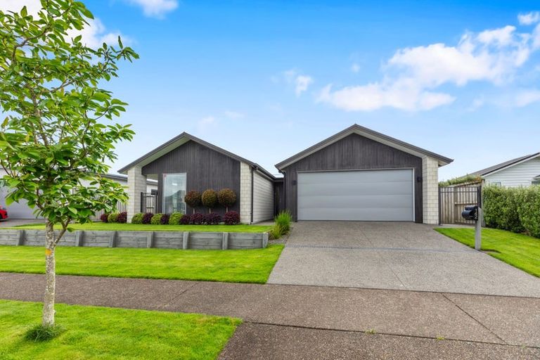 Photo of property in 142 Puhirake Crescent, Pyes Pa, Tauranga, 3112