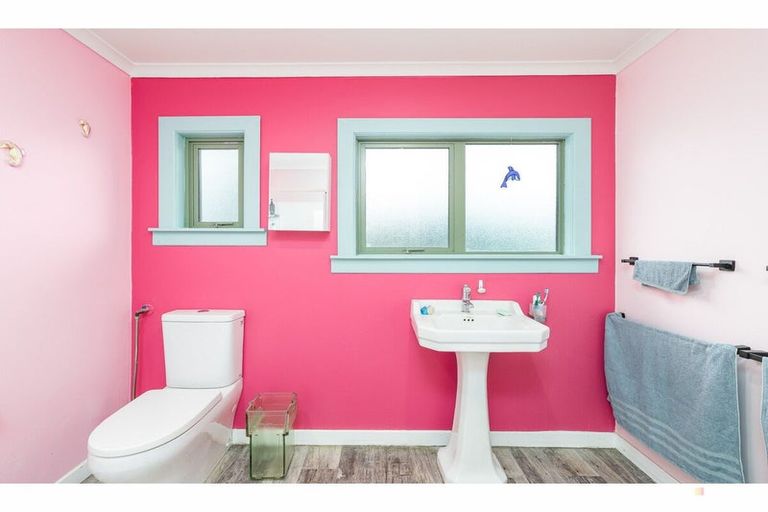 Photo of property in 92 Timaru Road, Waimate, 7924