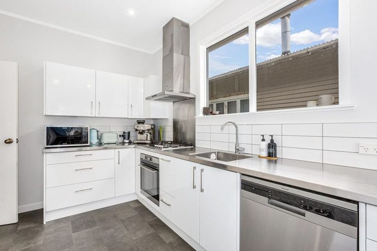 Photo of property in 26 Miro Street, Eastbourne, Lower Hutt, 5013