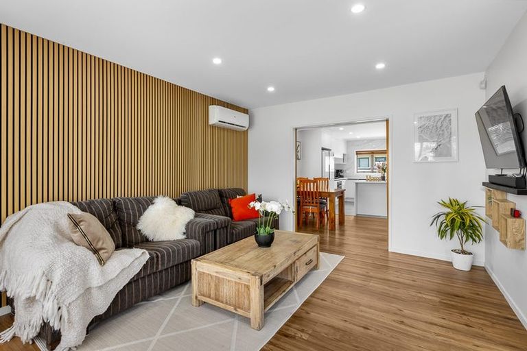 Photo of property in 300 Wairau Road, Glenfield, Auckland, 0629