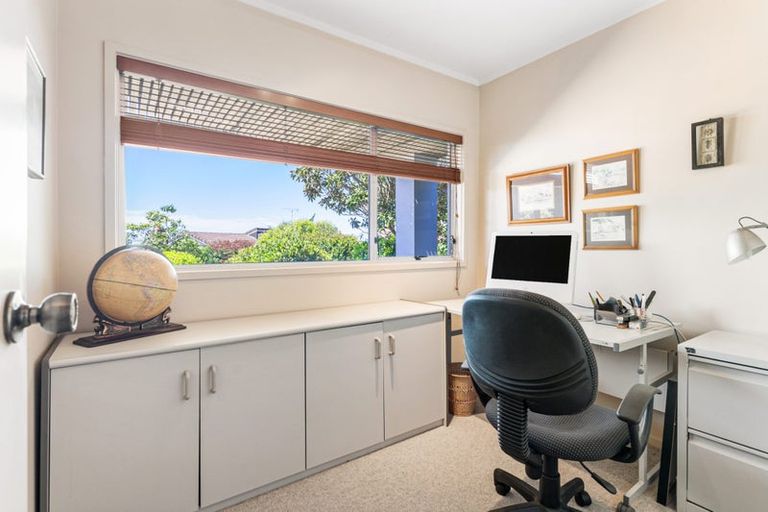 Photo of property in 9a Braemar Road, Castor Bay, Auckland, 0620