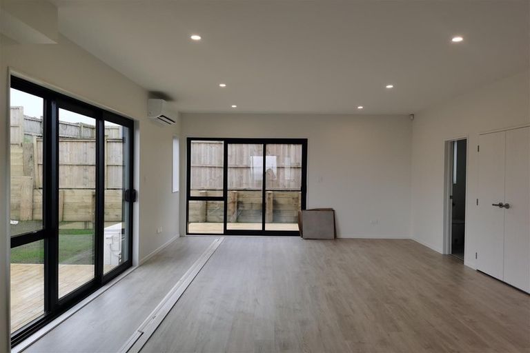 Photo of property in 10 Crestview Rise, Papakura, 2110