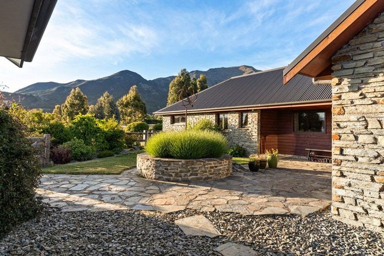 Photo of property in 22 Grayburn Lane, Albert Town, Wanaka, 9382